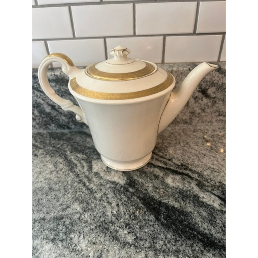 Vintage Teapot Cream Gold Filigree Band Scrolled Handle Good Condition Elegant